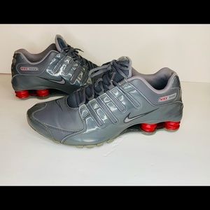NIKE SHOX NZ DARK GREY CHARCOAL RED VINTAGE MENS (SIZE 10.5)
